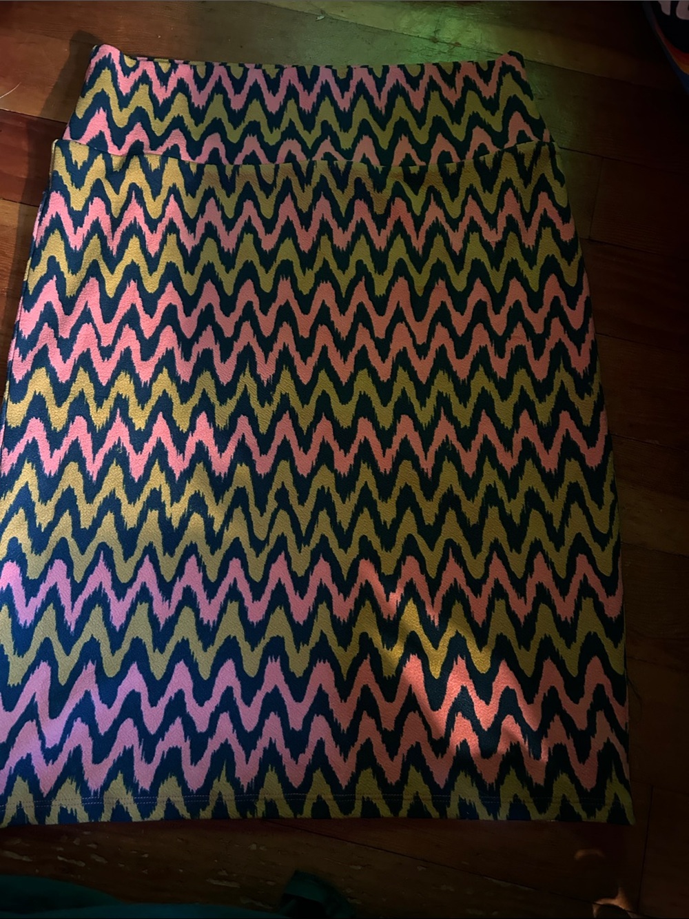 Lularoe Cassie Skirt M Like New Bold Zigzag Pencil Skirt in Pink and Mustard